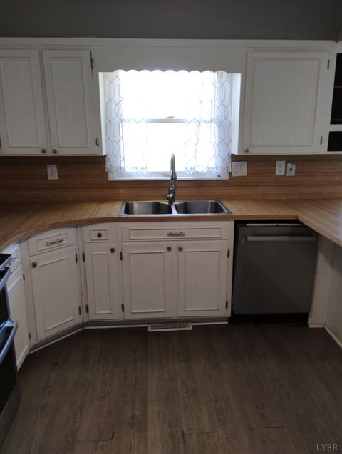 Tiny photo for 1316 DUDLEY Road, Moneta, VA 24121 (MLS # 363753)