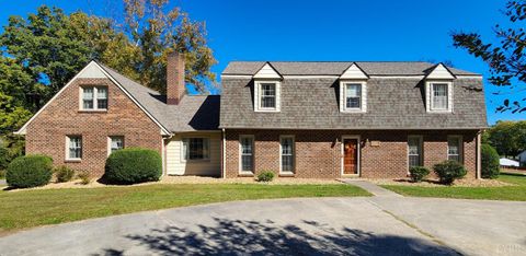 Photo of 109 Juniper Cliff Road, Brookneal, VA 24528 (MLS # 363886)