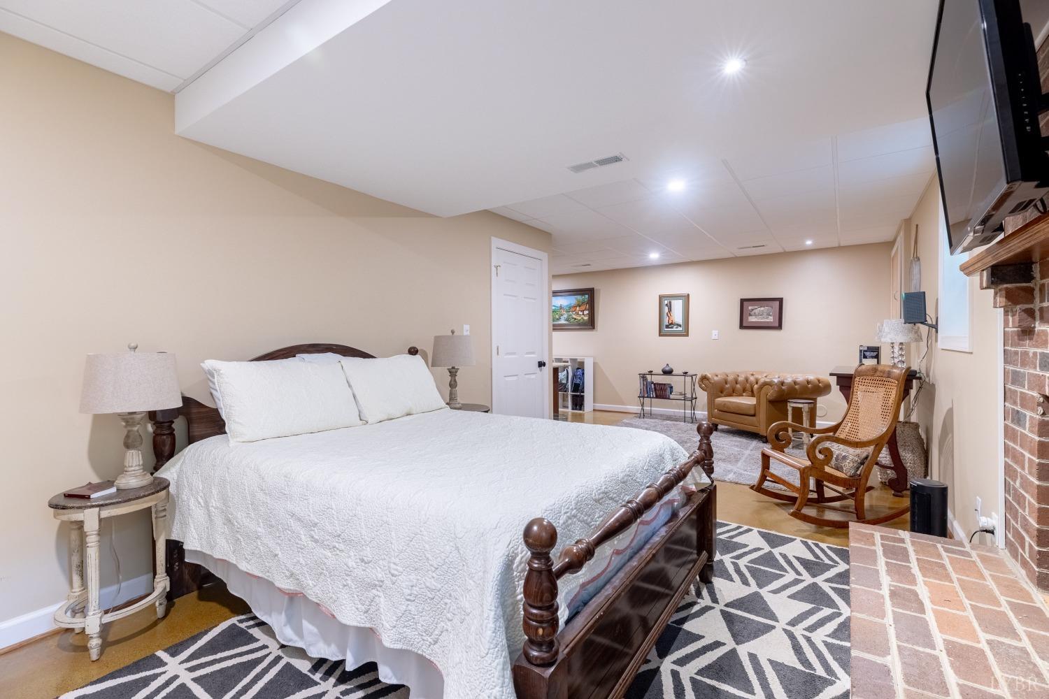 208 Millspring Drive, Forest, Virginia image 28