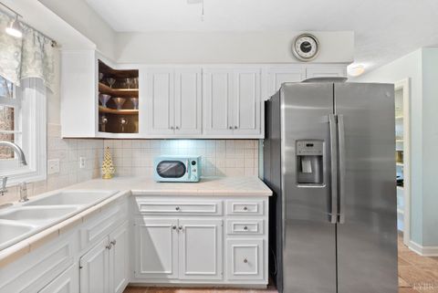 Tiny photo for 205 Ivy Drive, Lynchburg, VA 24503 (MLS # 363537)