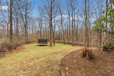 Tiny photo for 205 Ivy Drive, Lynchburg, VA 24503 (MLS # 363537)
