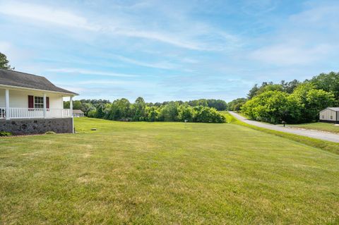 Tiny photo for 1068 Oakwood Knolls Drive, Bedford, VA 24523 (MLS # 366423)