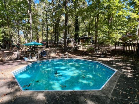 Tiny photo for 103 Cedar Street, Madison Heights, VA 24572 (MLS # 362463)