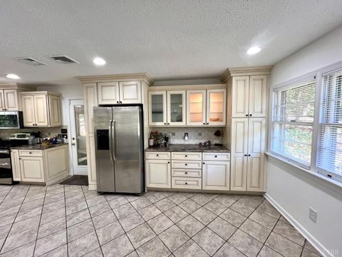 Tiny photo for 103 Cedar Street, Madison Heights, VA 24572 (MLS # 362463)