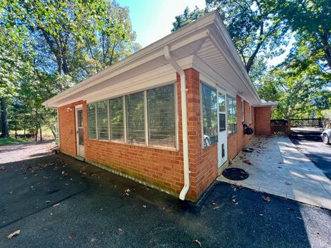 Tiny photo for 103 Cedar Street, Madison Heights, VA 24572 (MLS # 362463)
