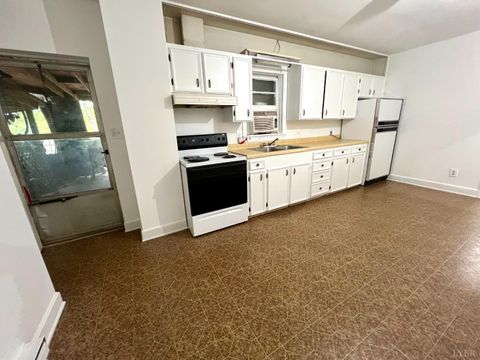 Tiny photo for 103 Cedar Street, Madison Heights, VA 24572 (MLS # 362463)