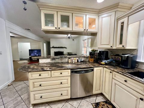 Tiny photo for 103 Cedar Street, Madison Heights, VA 24572 (MLS # 362463)