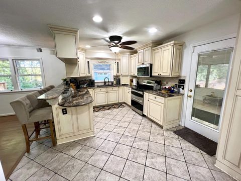 Tiny photo for 103 Cedar Street, Madison Heights, VA 24572 (MLS # 362463)