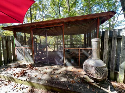 Tiny photo for 103 Cedar Street, Madison Heights, VA 24572 (MLS # 362463)