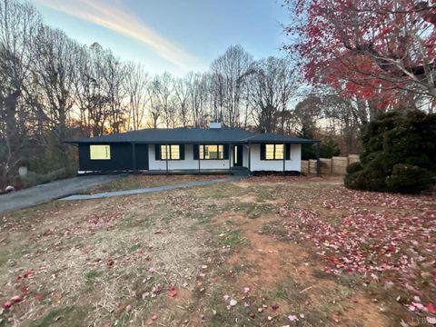 Photo of 3929 Moorman Drive, Lynchburg, VA 24501 (MLS # 363047)