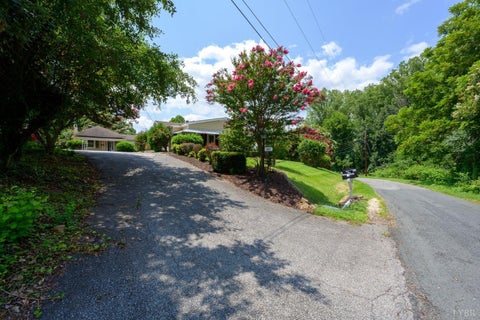Photo of 167 Martins Lane, Madison Heights, VA 24572 (MLS # 367010)