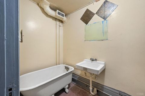 Tiny photo for 824 Floyd Street, Lynchburg, VA 24501 (MLS # 366101)