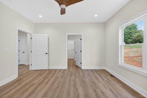 Tiny photo for 9041 Stonewall Road, Appomattox, VA 24522 (MLS # 366328)
