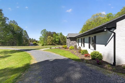 Tiny photo for 1161 Deer Creek Drive Dr, Bedford, VA 24523 (MLS # 365905)