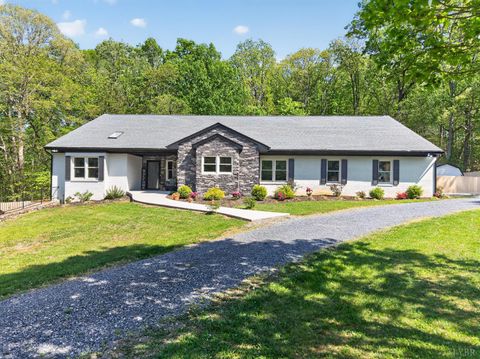 Photo of 1161 Deer Creek Drive Dr, Bedford, VA 24523 (MLS # 365905)