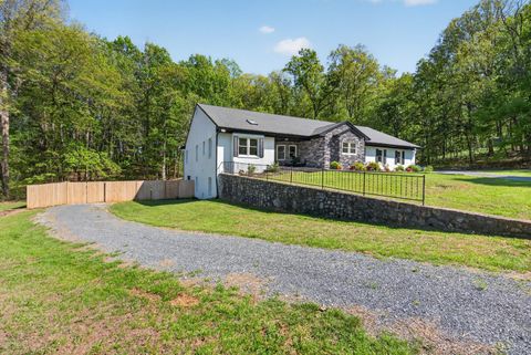 Tiny photo for 1161 Deer Creek Drive Dr, Bedford, VA 24523 (MLS # 365905)