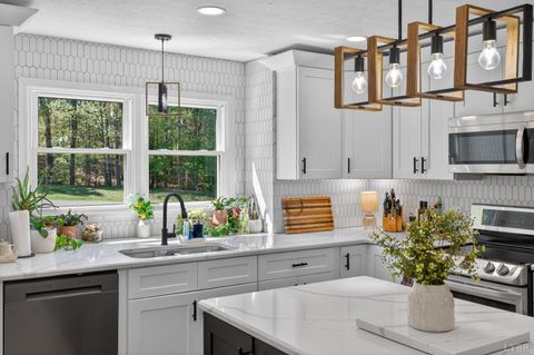 Tiny photo for 1161 Deer Creek Drive Dr, Bedford, VA 24523 (MLS # 365905)