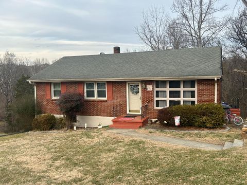 Photo of 1212 Dandridge Drive, Lynchburg, VA 24501 (MLS # 363926)