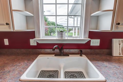 Tiny photo for 1068 Charmin Drive, Forest, VA 24551 (MLS # 362397)