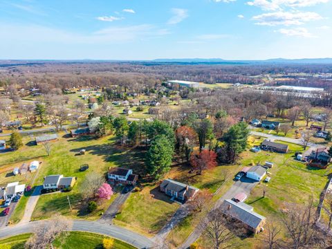 Tiny photo for 155 Lancaster Drive, Madison Heights, VA 24572 (MLS # 365018)