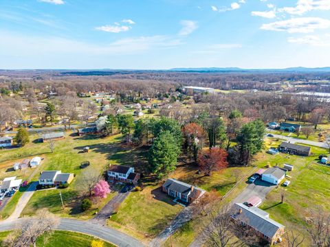 Tiny photo for 155 Lancaster Drive, Madison Heights, VA 24572 (MLS # 365018)