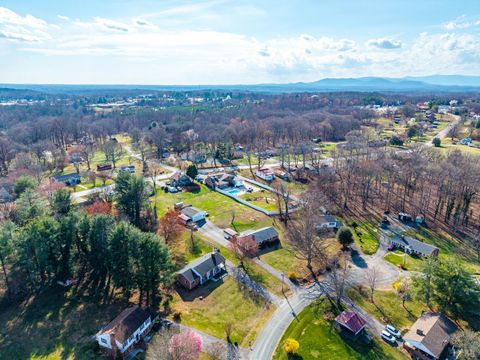 Tiny photo for 155 Lancaster Drive, Madison Heights, VA 24572 (MLS # 365018)