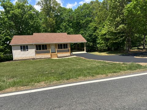 Photo of 4469 Pumping station rd RD, Appomattox, VA 24522 (MLS # 366604)