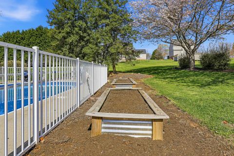 Tiny photo for 1113 Brigade Place Pl, Forest, VA 24551 (MLS # 365346)