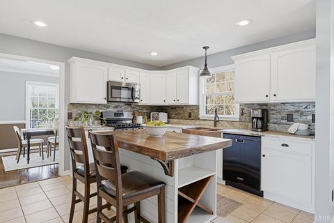 Tiny photo for 1113 Brigade Place Pl, Forest, VA 24551 (MLS # 365346)