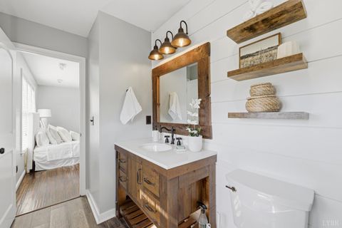 Tiny photo for 1113 Brigade Place Pl, Forest, VA 24551 (MLS # 365346)