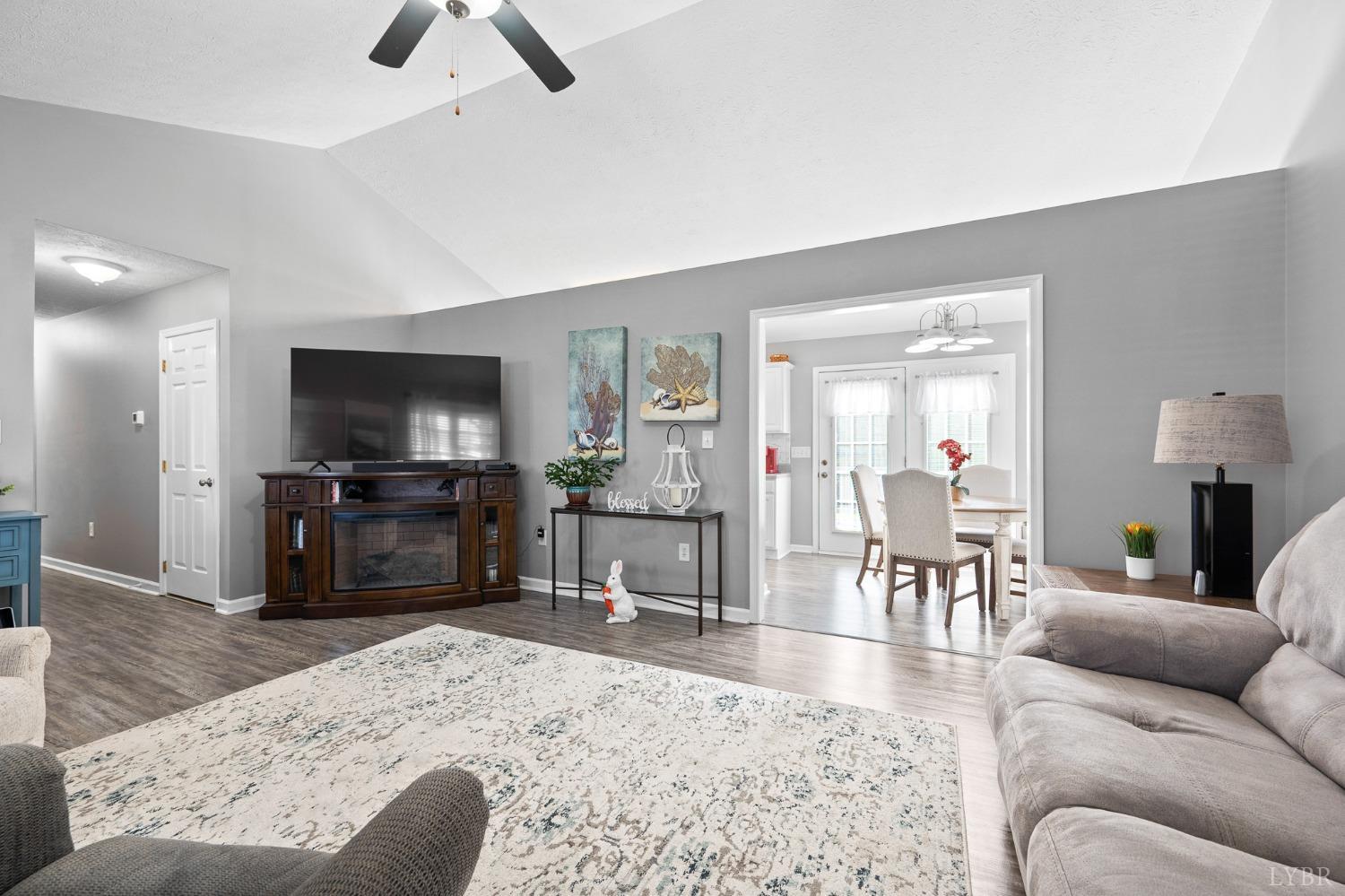212 Russell Springs Drive, Lynchburg, Virginia image 10