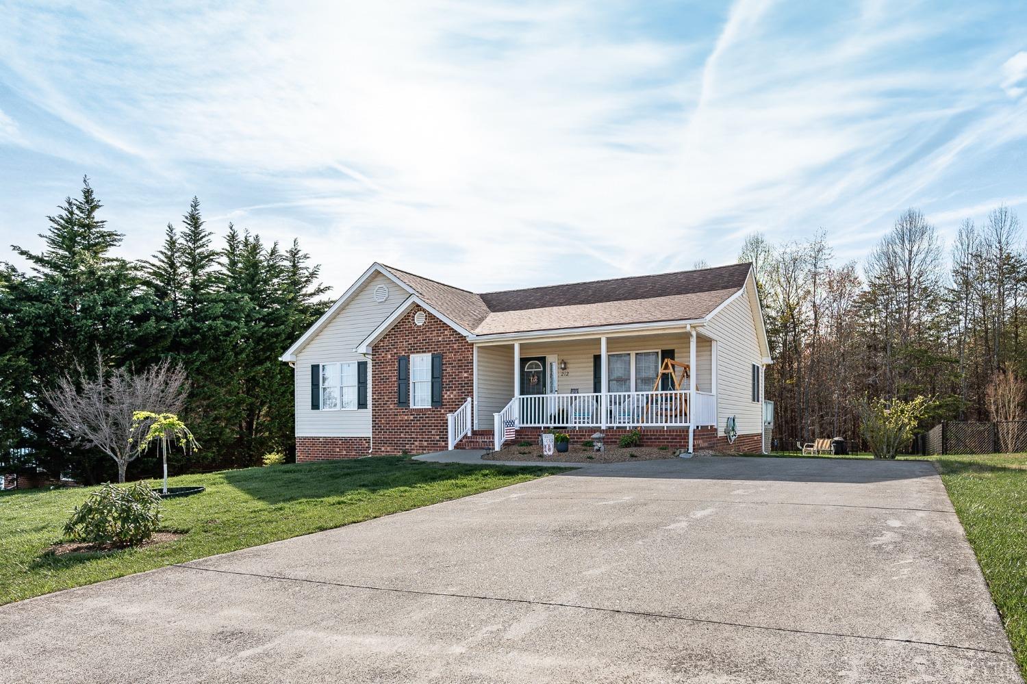 212 Russell Springs Drive, Lynchburg, Virginia image 3