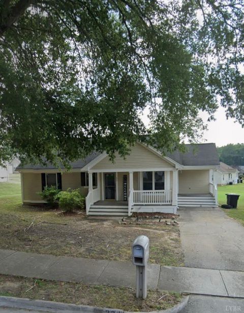 Photo of 324 Garfield Street, Danville, VA 24541 (MLS # 362601)