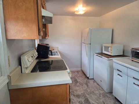 Tiny photo for 403 W King St, Bedford, VA 24523 (MLS # 363067)