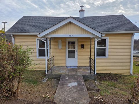 Photo of 403 W King St, Bedford, VA 24523 (MLS # 363067)