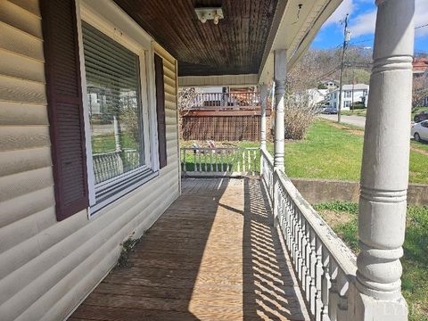 Tiny photo for 314 E Hawthorne Street, Covington, VA 24426 (MLS # 365418)