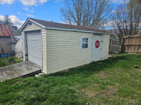 Tiny photo for 314 E Hawthorne Street, Covington, VA 24426 (MLS # 365418)