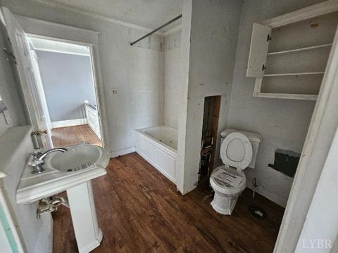 Tiny photo for 314 E Hawthorne Street, Covington, VA 24426 (MLS # 365418)
