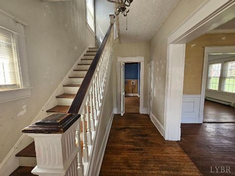 Tiny photo for 314 E Hawthorne Street, Covington, VA 24426 (MLS # 365418)
