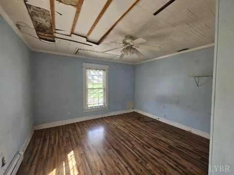 Tiny photo for 314 E Hawthorne Street, Covington, VA 24426 (MLS # 365418)