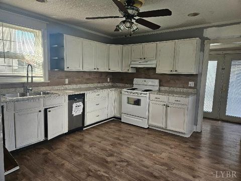 Tiny photo for 314 E Hawthorne Street, Covington, VA 24426 (MLS # 365418)