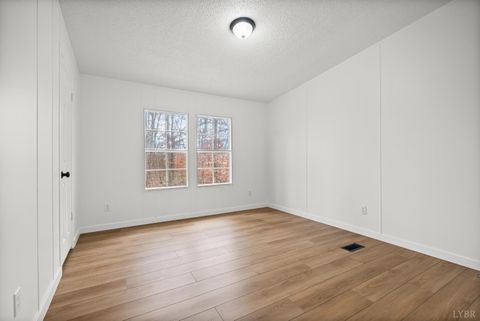 Tiny photo for 5060 Ridgeway Rd Rd, Vernon Hill, VA 24597 (MLS # 363044)