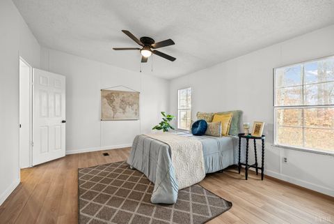 Tiny photo for 5060 Ridgeway Rd Rd, Vernon Hill, VA 24597 (MLS # 363044)