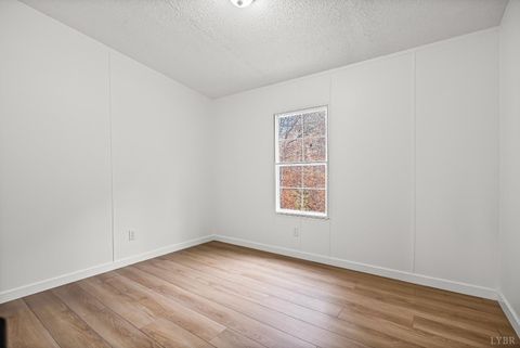 Tiny photo for 5060 Ridgeway Rd Rd, Vernon Hill, VA 24597 (MLS # 363044)