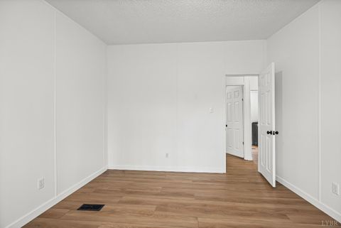 Tiny photo for 5060 Ridgeway Rd Rd, Vernon Hill, VA 24597 (MLS # 363044)