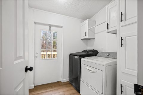 Tiny photo for 5060 Ridgeway Rd Rd, Vernon Hill, VA 24597 (MLS # 363044)