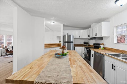 Tiny photo for 5060 Ridgeway Rd Rd, Vernon Hill, VA 24597 (MLS # 363044)