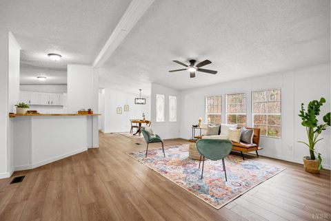 Tiny photo for 5060 Ridgeway Rd Rd, Vernon Hill, VA 24597 (MLS # 363044)