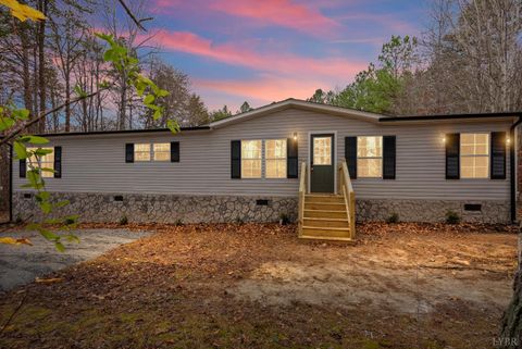 Photo of 5060 Ridgeway Rd Rd, Vernon Hill, VA 24597 (MLS # 363044)
