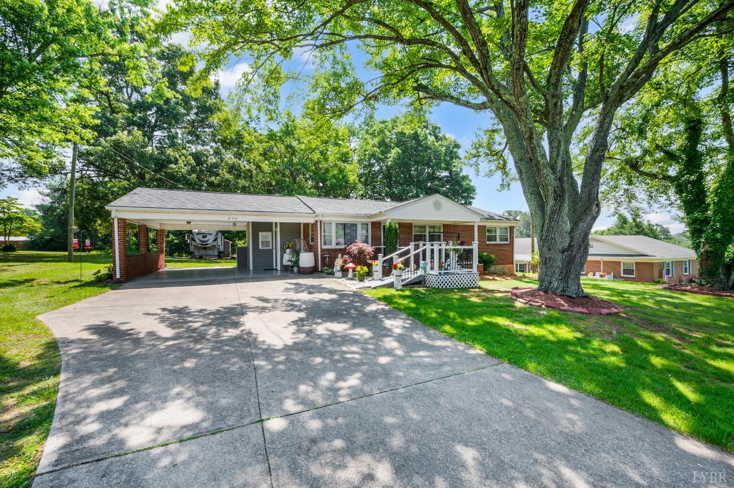 206 Huffmond St St, Gretna, Virginia image 3